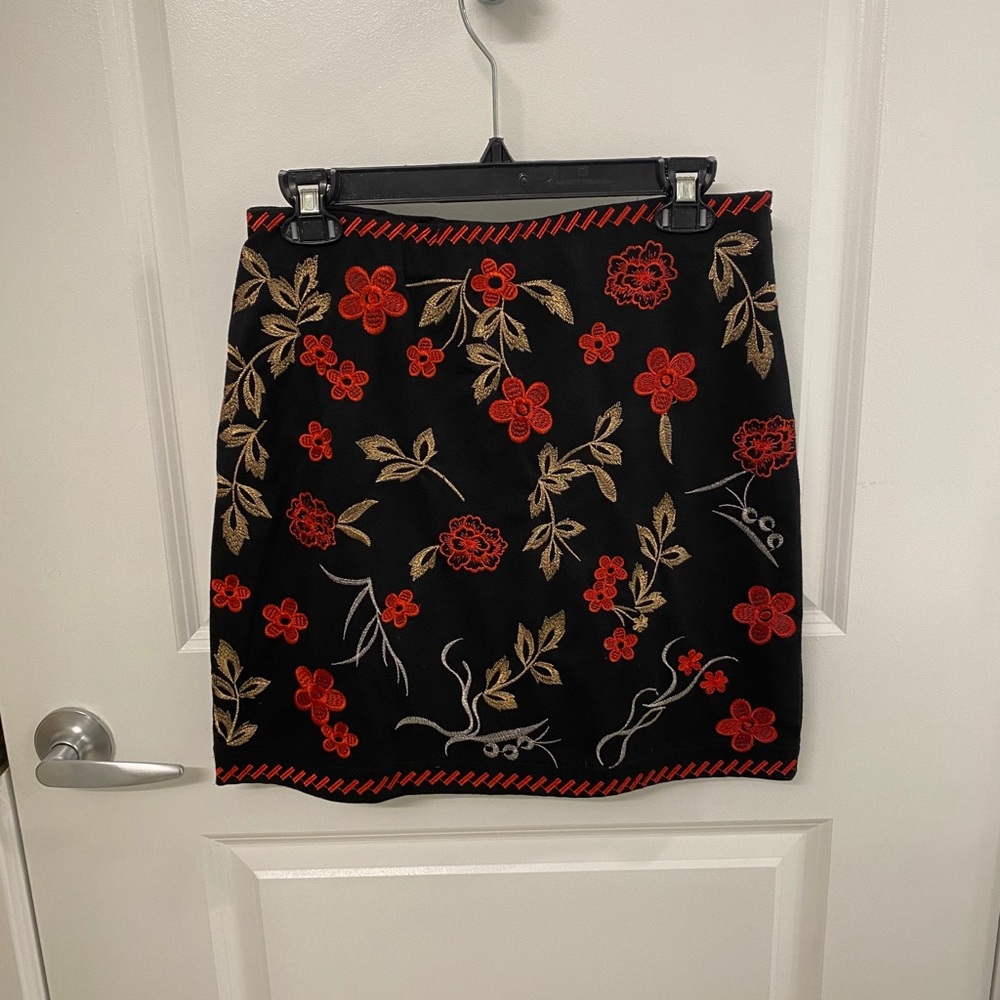 Black and red flower skirt, size M!